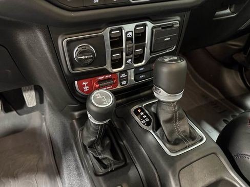 Used 2025 Jeep Wrangler Unlimited Rubicon w/ XTREMEE 35" Tire Package image 13