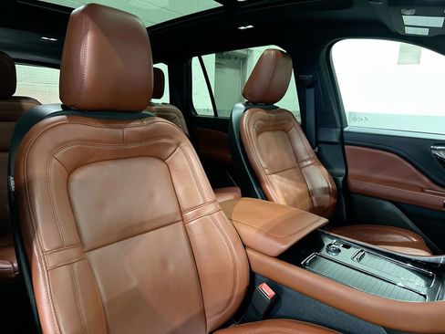 Used 2025 Lincoln Aviator Reserve w/ Illumination Package image 6