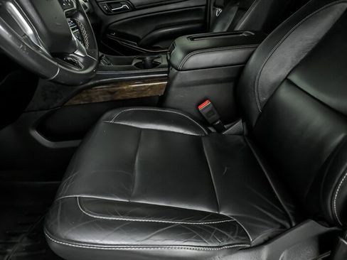 Used 2018 Chevrolet Suburban LT AWD/4WD image 18