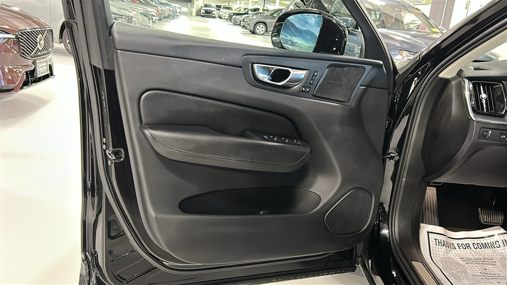 Used 2020 Volvo XC60 T5 Momentum w/ Protection Package Premier AWD/4WD image 9