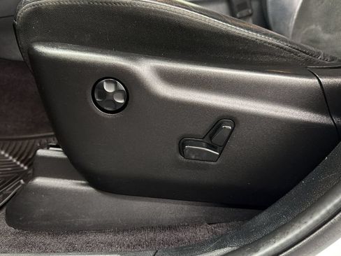 Used 2017 Jeep Grand Cherokee Altitude RWD image 15