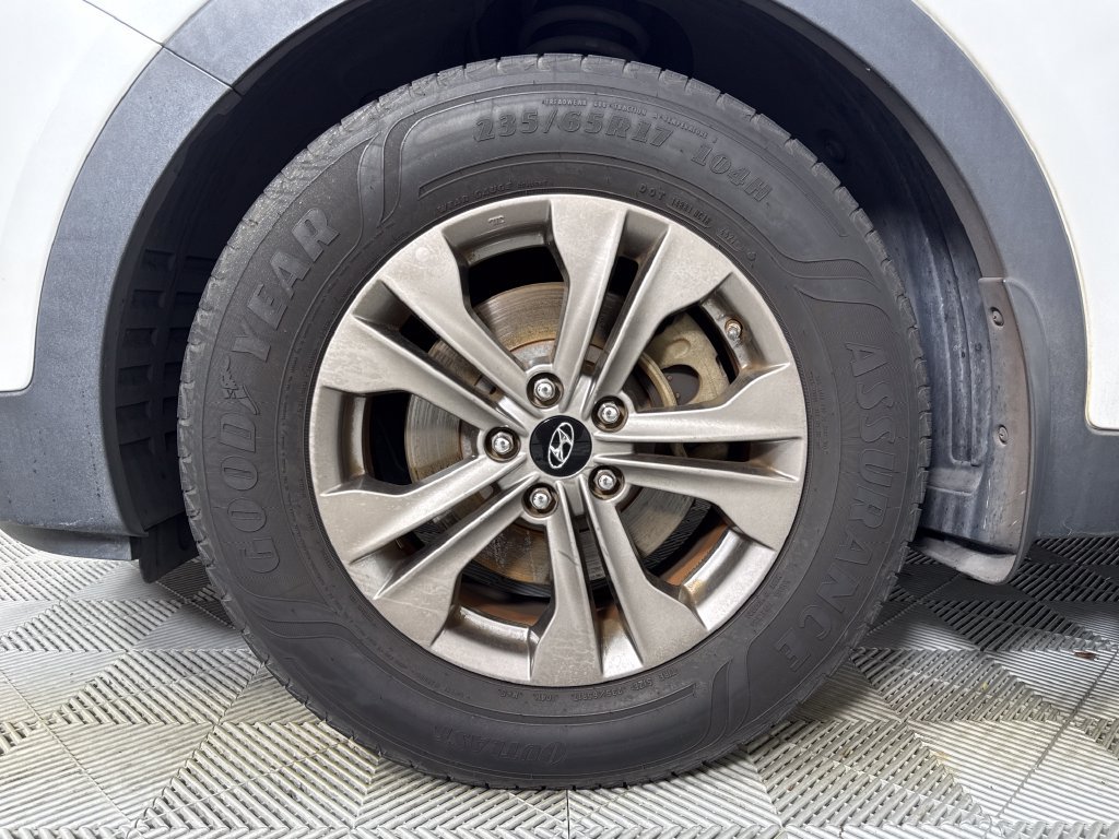 Used 2015 Hyundai Santa Fe Sport w/ Option Group 02 FWD image 22
