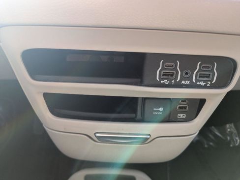 Used 2022 Chrysler Pacifica Touring-L FWD image 17