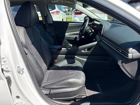 Used 2022 Hyundai Elantra Limited w/ Cargo Package FWD image 9