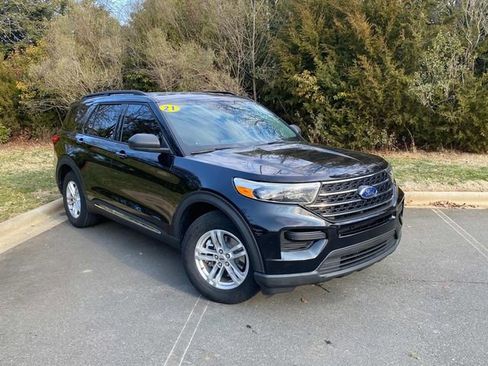 Used 2021 Ford Explorer XLT image 1