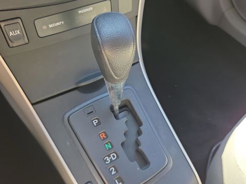 Used 2013 Toyota Corolla L image 25