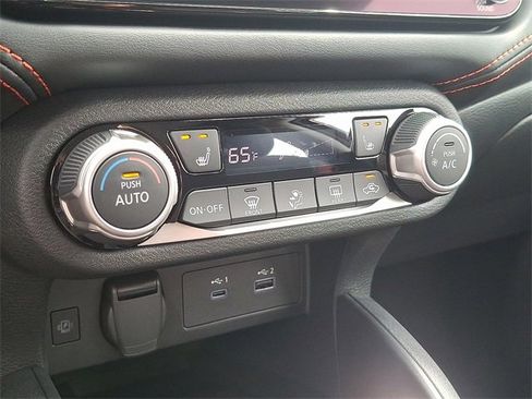 New 2025 Nissan Versa SR w/ Trunk Package image 13