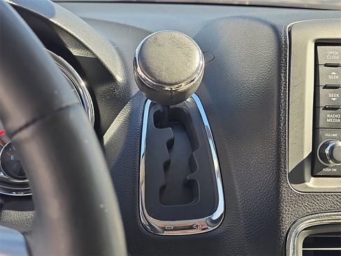 Used 2012 Chrysler Town & Country Touring-L w/ Premium Group image 25