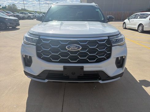 Used 2025 Ford Explorer Platinum w/ LUX Leather Package AWD/4WD image 8