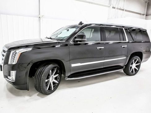 Used 2018 Cadillac Escalade ESV Premium Luxury image 3