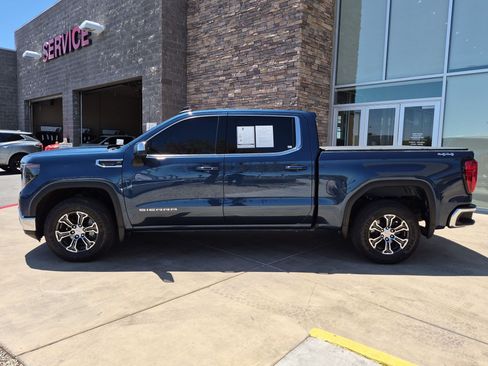 Certified 2022 GMC Sierra 1500 SLE AWD/4WD image 2