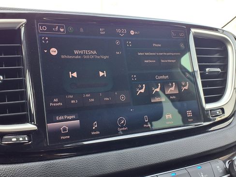 Used 2024 Chrysler Pacifica Touring-L FWD image 12