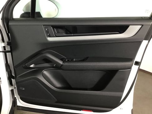 Certified 2024 Porsche Cayenne AWD/4WD image 21