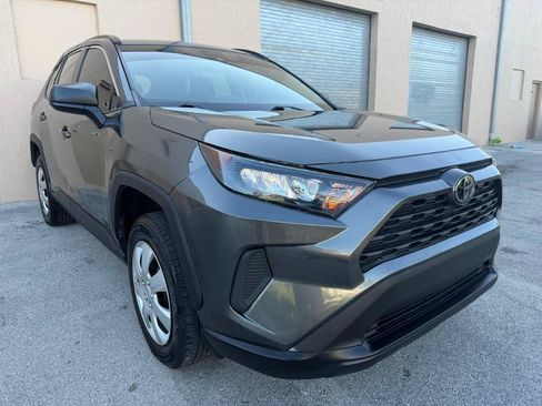 Used 2021 Toyota RAV4 LE FWD image 5