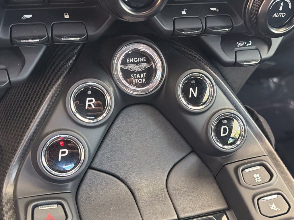 Used 2021 Aston Martin V8 Vantage Coupe RWD image 8