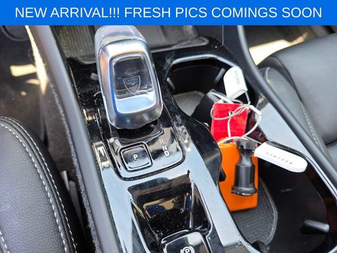 Used 2026 Volvo XC40 B5 Plus AWD/4WD image 10