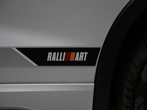 Used 2024 Mitsubishi Outlander SE image 11