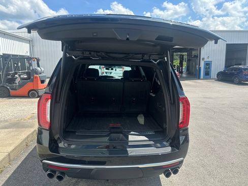 Used 2022 GMC Yukon XL Denali AWD/4WD image 13