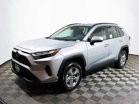 Used 2025 Toyota RAV4 XLE AWD/4WD image 4