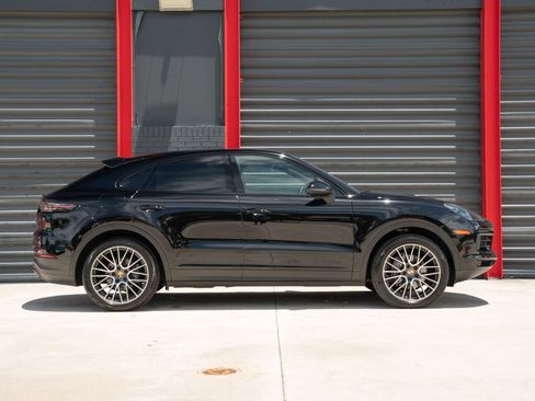 Used 2020 Porsche Cayenne AWD/4WD image 5