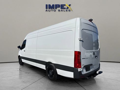 Used 2025 Mercedes-Benz Sprinter 2500 image 3