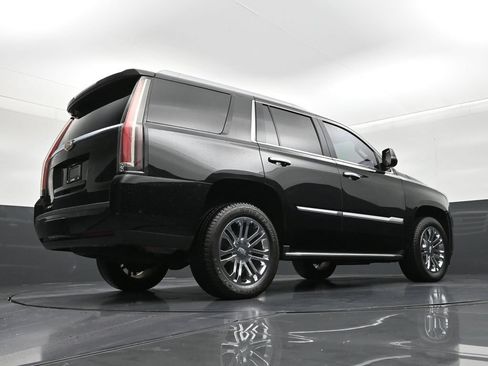 Used 2019 Cadillac Escalade 2WD image 23