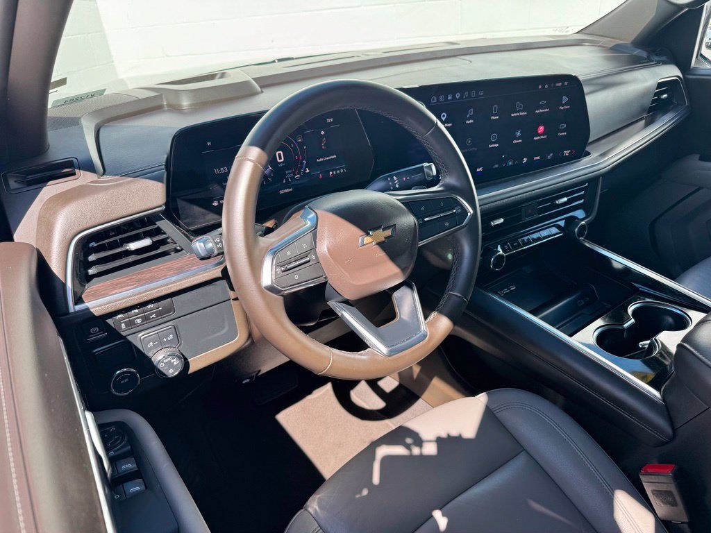 Used 2025 Chevrolet Tahoe LT RWD image 3