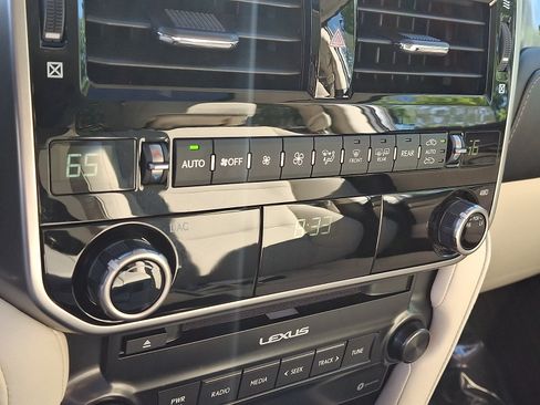 Used 2023 Lexus GX 460 Premium w/ Premium Package AWD/4WD image 16