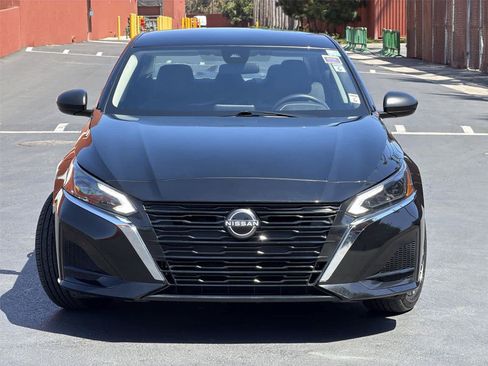 Used 2025 Nissan Altima 2.5 SV FWD image 7