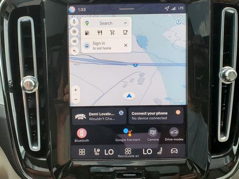 New 2026 Volvo XC40 B5 Ultra w/ Protection Package Premier image 14