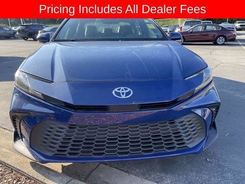 Used 2025 Toyota Camry SE FWD image 13