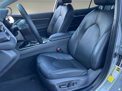 Certified 2020 Toyota Camry XLE FWD image 11