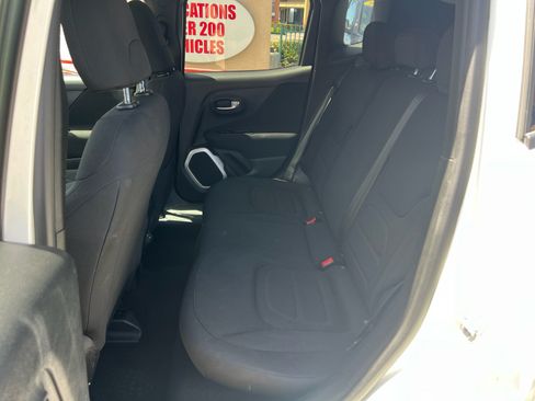 Used 2019 Jeep Renegade Latitude w/ UConnect 8.4 Nav Group FWD image 27