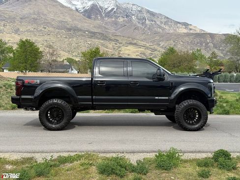 Used 2017 Ford F350 Platinum w/ Platinum Ultimate Package AWD/4WD image 8