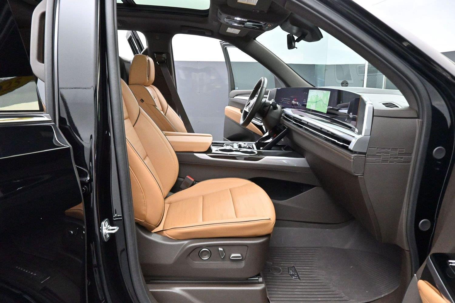 Certified 2025 Cadillac Escalade Premium Luxury AWD/4WD image 36