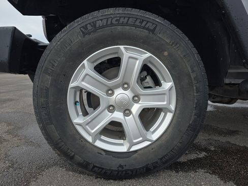 Used 2018 Jeep Wrangler Sport image 24