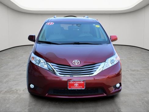 Used 2017 Toyota Sienna XLE w/ XLE Navigation Package FWD image 6