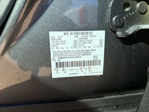 Used 2025 Ford Explorer ST-Line w/ Premium Package image 30