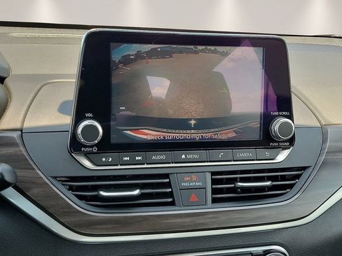 Used 2025 Nissan Altima 2.5 SV FWD image 16