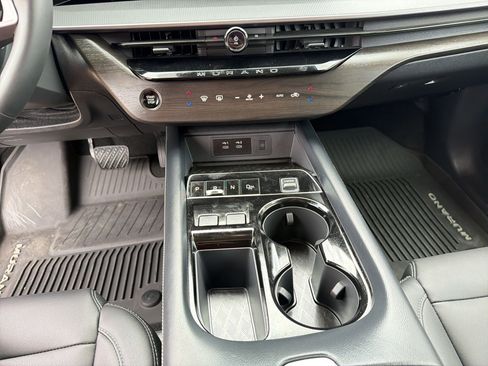 Used 2025 Nissan Murano SV FWD image 24