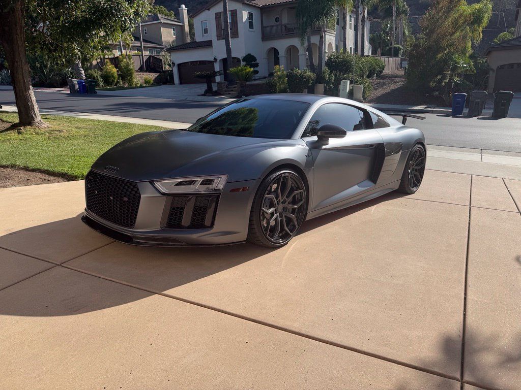 Used 2017 Audi R8 V10 w/ Carbon Exterior Package AWD/4WD image 3