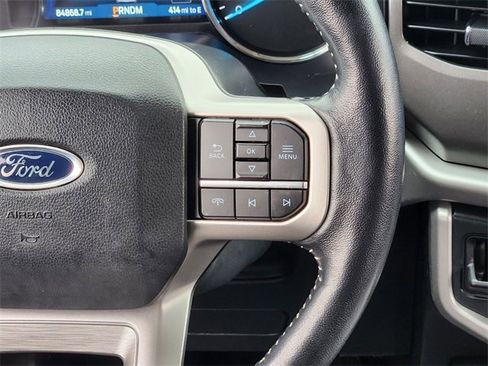 Used 2022 Ford Expedition XLT image 28