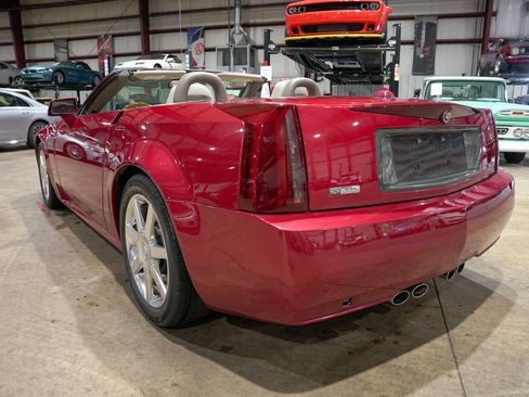 Used 2005 Cadillac XLR RWD image 6