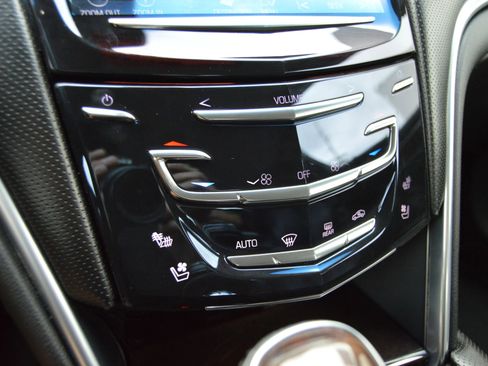 Used 2015 Cadillac XTS Luxury image 16