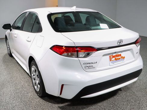 Used 2021 Toyota Corolla LE FWD image 9