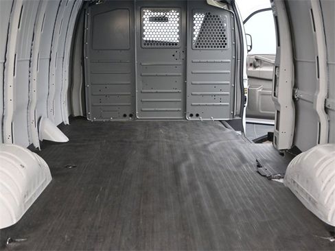 Used 2023 Chevrolet Express 2500 Extended image 9