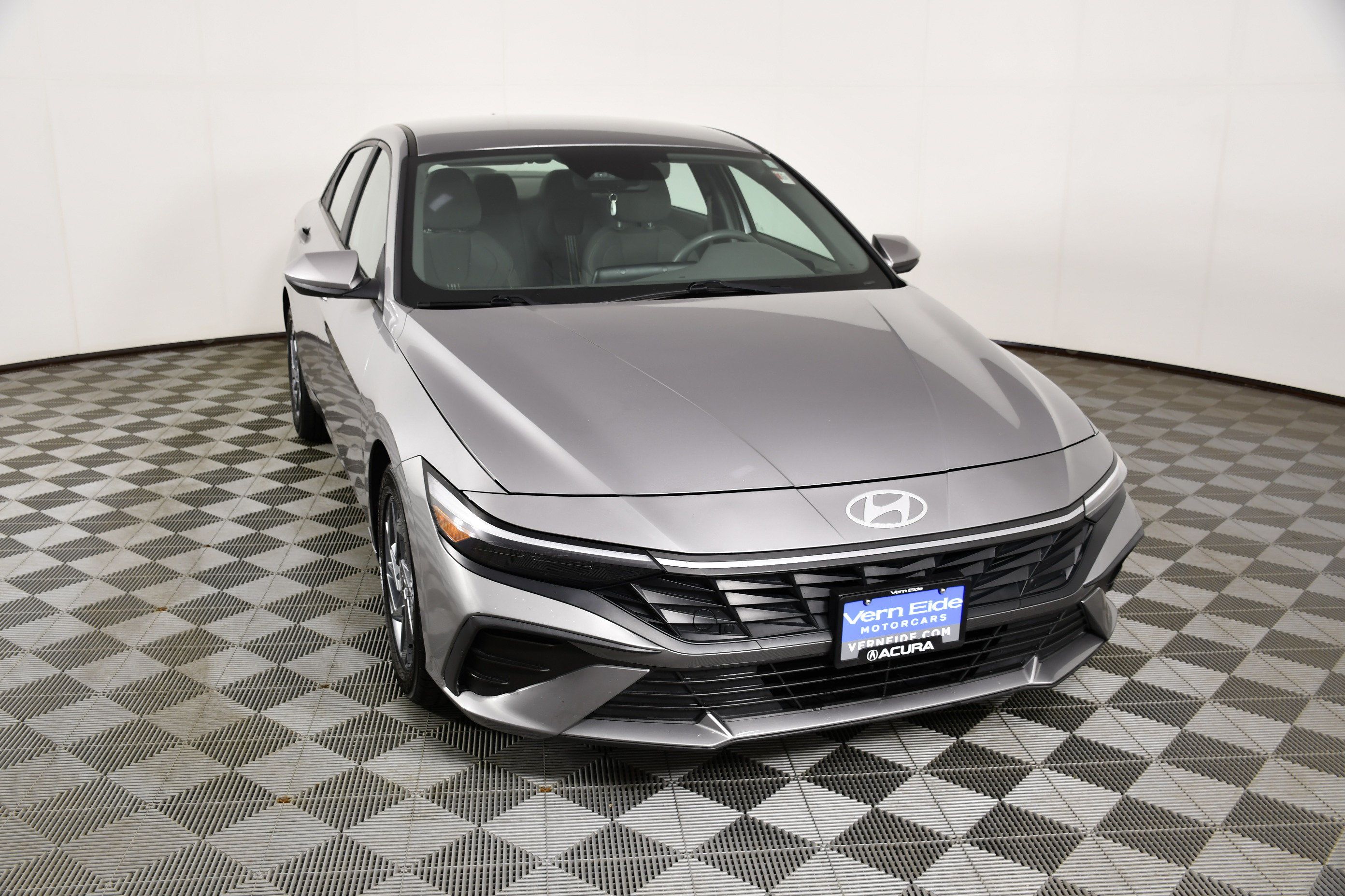 Used 2024 Hyundai Elantra SEL FWD image 3