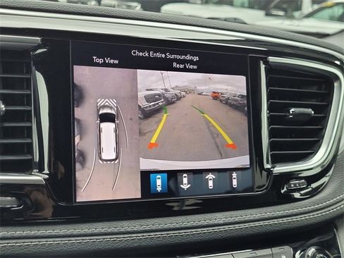 Certified 2019 Chrysler Pacifica Limited w/ Advanced Safetytec Group image 10