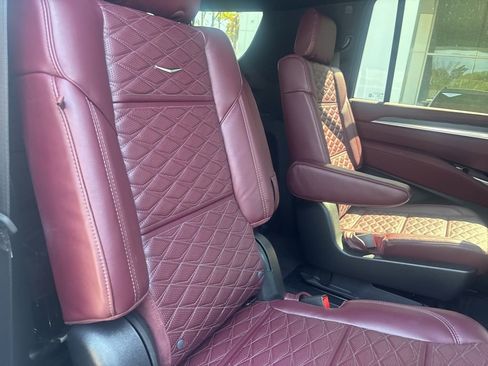 Certified 2025 Cadillac Escalade ESV Sport w/ Touring Package AWD/4WD image 38