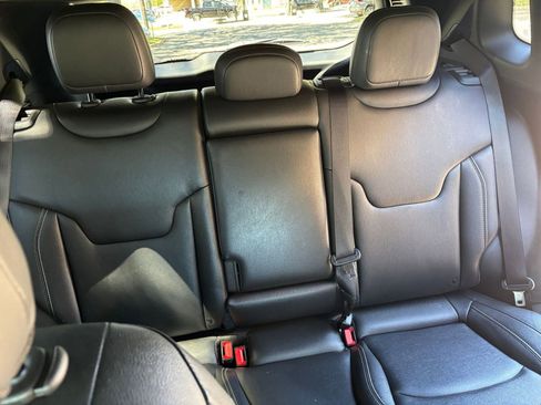 Used 2025 Jeep Compass Limited AWD/4WD image 32